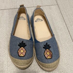 Roxy Blue Canvas Espadrilles with Pineapple Design like new